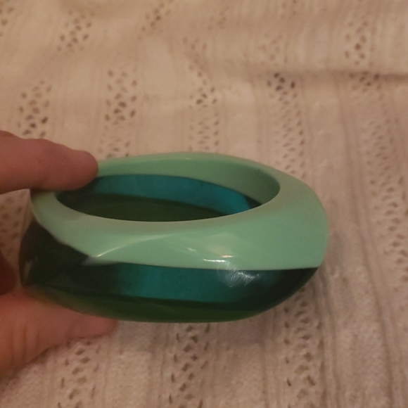 Vintage lime green lucite bracelet - Picture 4 of 4